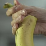 Pesquisadores brasileiros desenvolvem filme bioplástico com casca de banana que não agride o meio ambiente