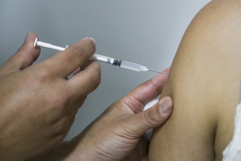 Gripe, Covid-19 e hepatite A: especialistas recomendam vacinas para população do RS