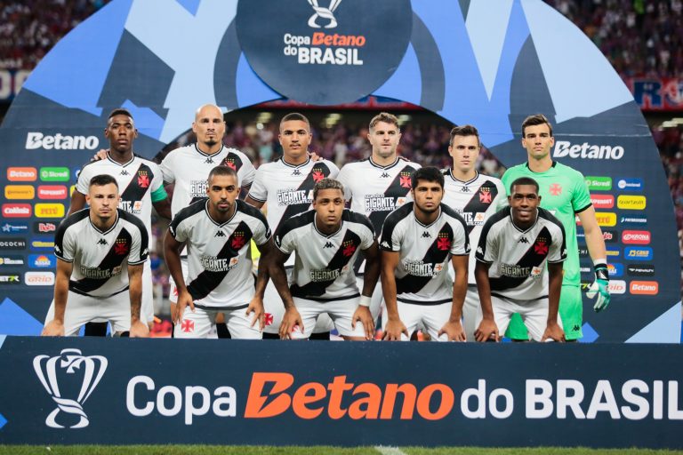 Vasco promove mudanças, não repete time e vai para sua sexta escalação diferente no Brasileiro