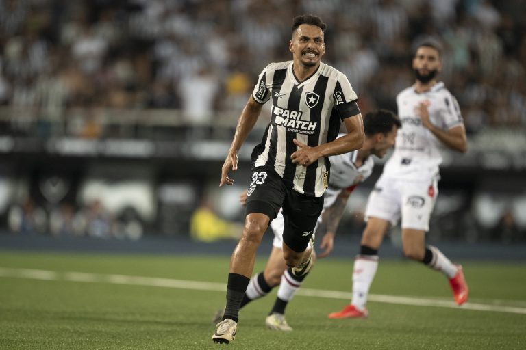 Eduardo é relacionado e retorna ao Botafogo para viagens contra Fortaleza e Universitario