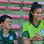 Dia das Mães: volante do Palmeiras inspira filho de oito anos em busca do “sonho de jogar futebol”