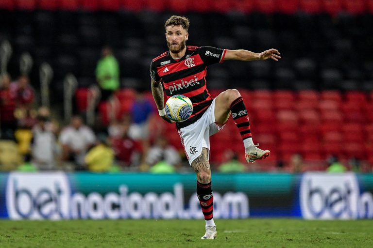 Léo Pereira valoriza clássico sem sofrer do Flamengo e atribui gols no fim dos jogos à força mental