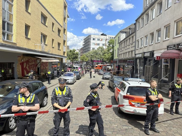 Eurocopa: Polícia alemã atira em homem que ameaçou agentes com um machado antes de partida em Hamburgo