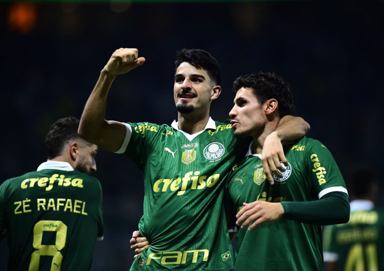 Palmeiras avança para anunciar dois reforços e traça plano no elenco sobre centroavantes